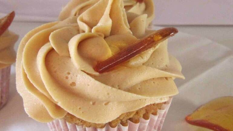 Cupcakes Rellenos de Dulce de Leche con Frosting de Caramelo
