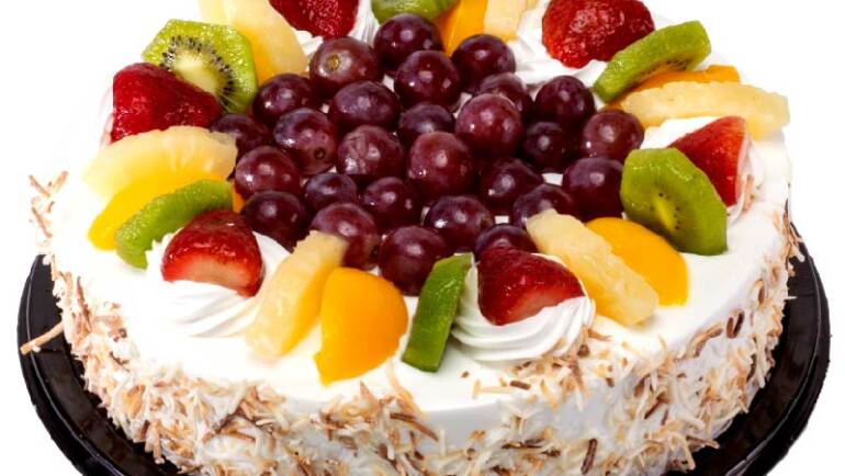 Tres Leches Cake con Frutas Tropicales